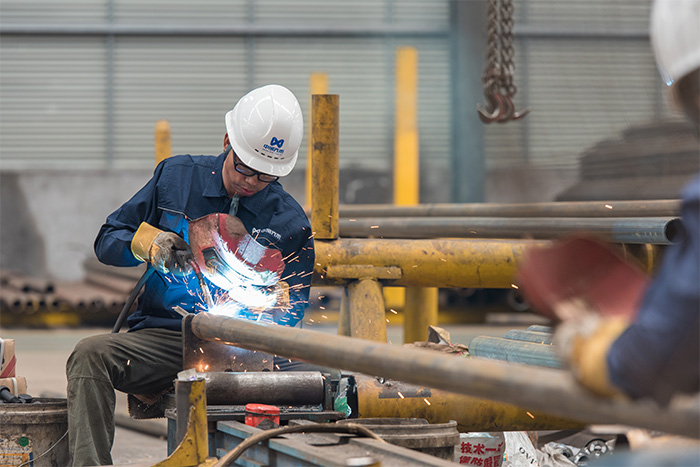 海伦网架焊接车间